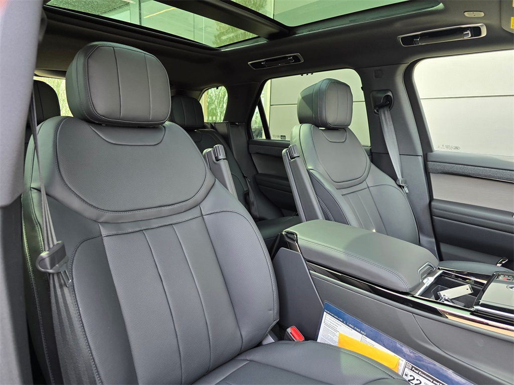 2025 Land Rover Range Rover Sport SE photo 28