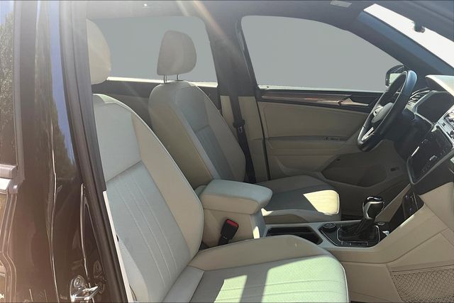 2022 Volkswagen Tiguan SE R-Line Black photo 18