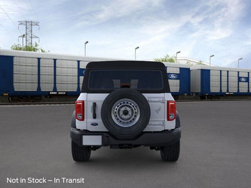 2025 Ford Bronco Base photo 5