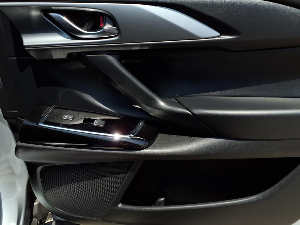 2023 Mazda CX-9 Touring photo 23