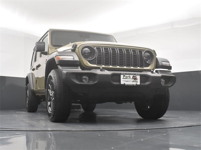 2025 Jeep Wrangler photo 18