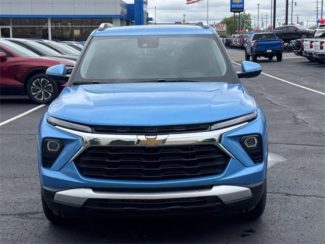2025 Chevrolet Trailblazer LT photo 2