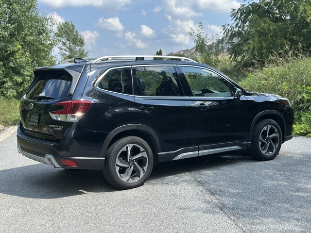 2022 Subaru Forester Touring photo 5