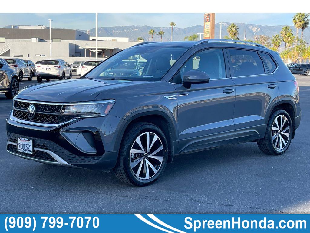 2022 Volkswagen Taos SE's photo