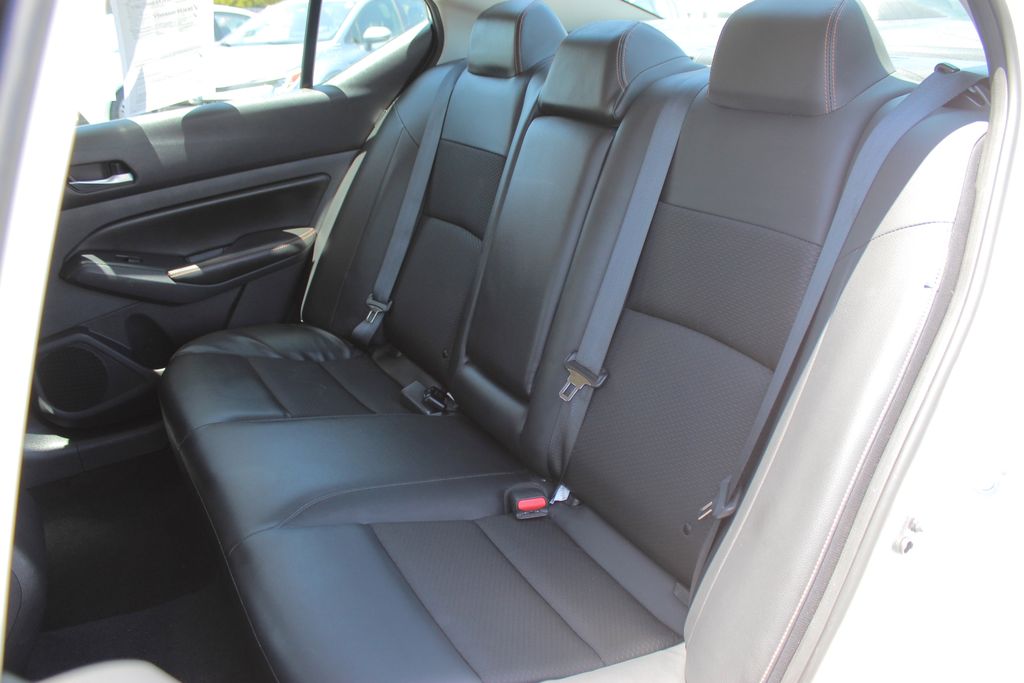 2022 Nissan Altima 2.5 SR photo 11