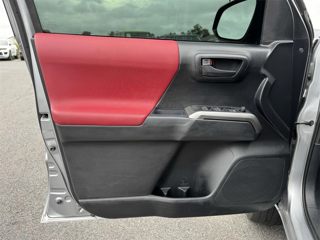 2021 Toyota Tacoma SR5 photo 23