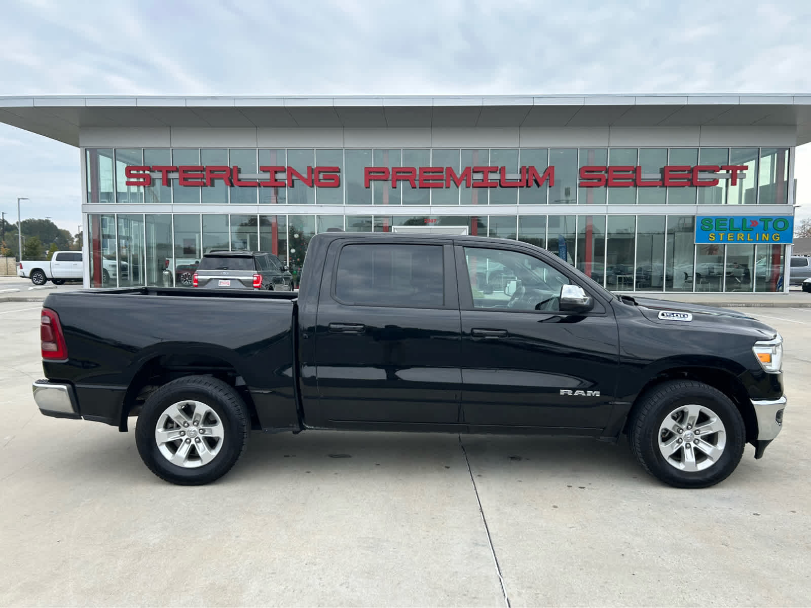 2024 RAM Ram 1500 Pickup Laramie's photo