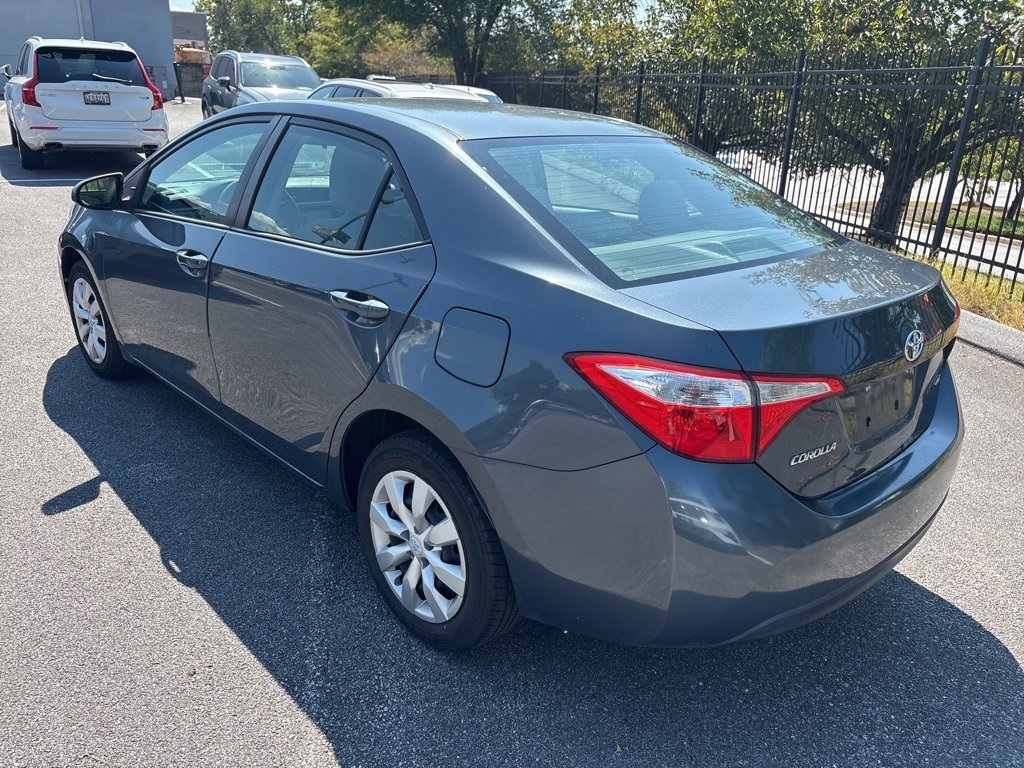 2015 Toyota Corolla LE photo 4