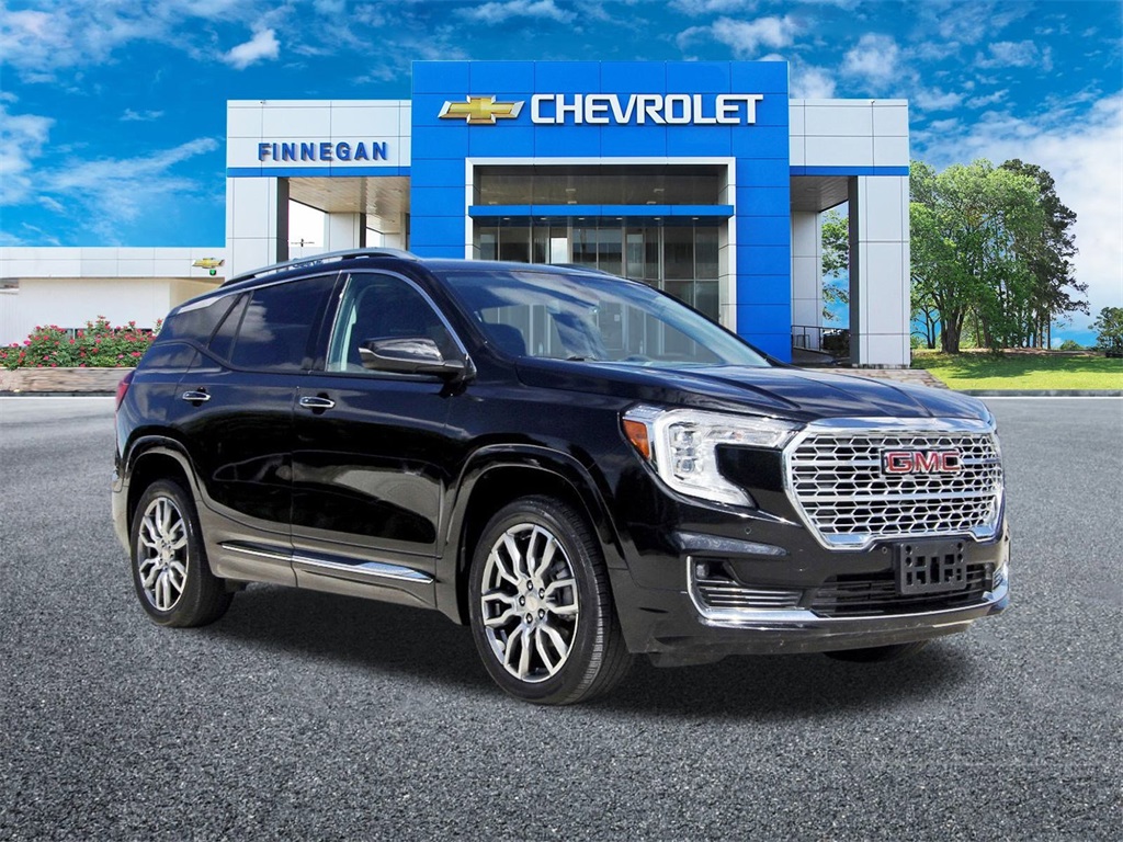 2023 GMC Terrain Denali's photo