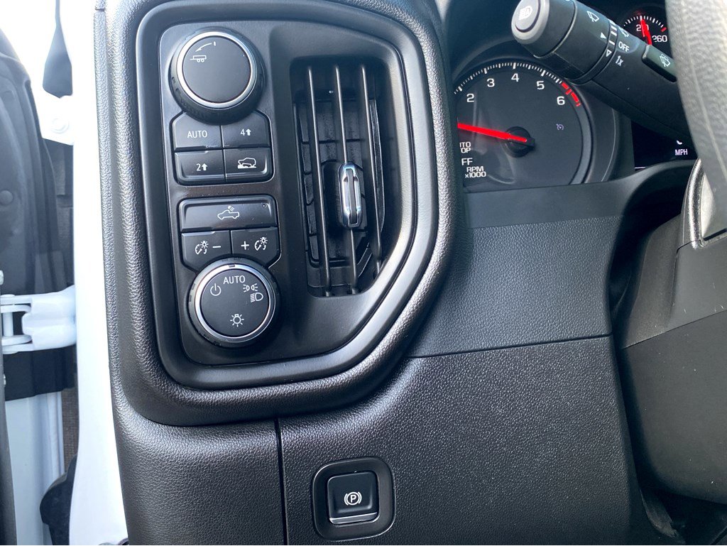 2025 Chevrolet Silverado 1500 Custom photo 13