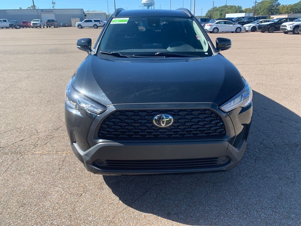 2022 Toyota Corolla Cross LE photo 2