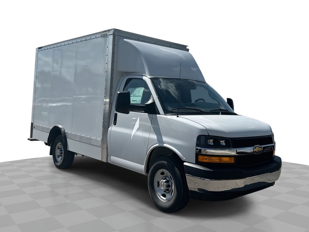 2025 Chevrolet Express Cutaway Base's photo
