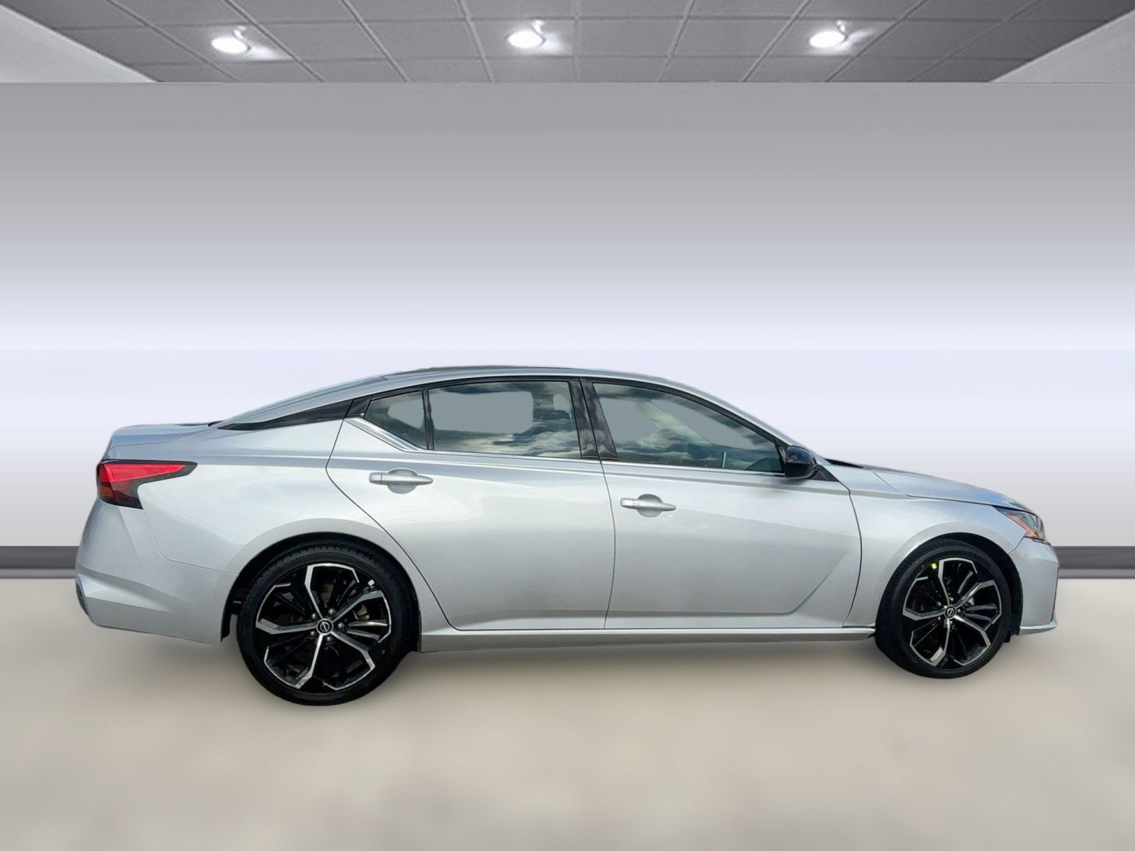2023 Nissan Altima 2.5 SR photo 7