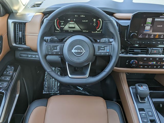 2025 Nissan Pathfinder Platinum photo 14