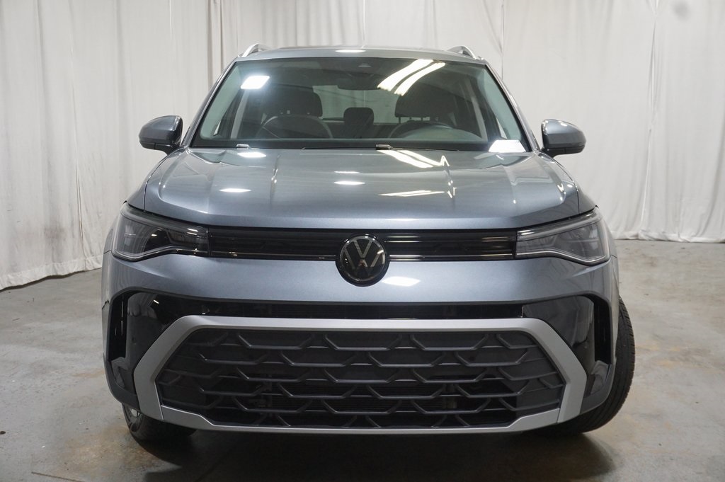 2025 Volkswagen Taos SE photo 4