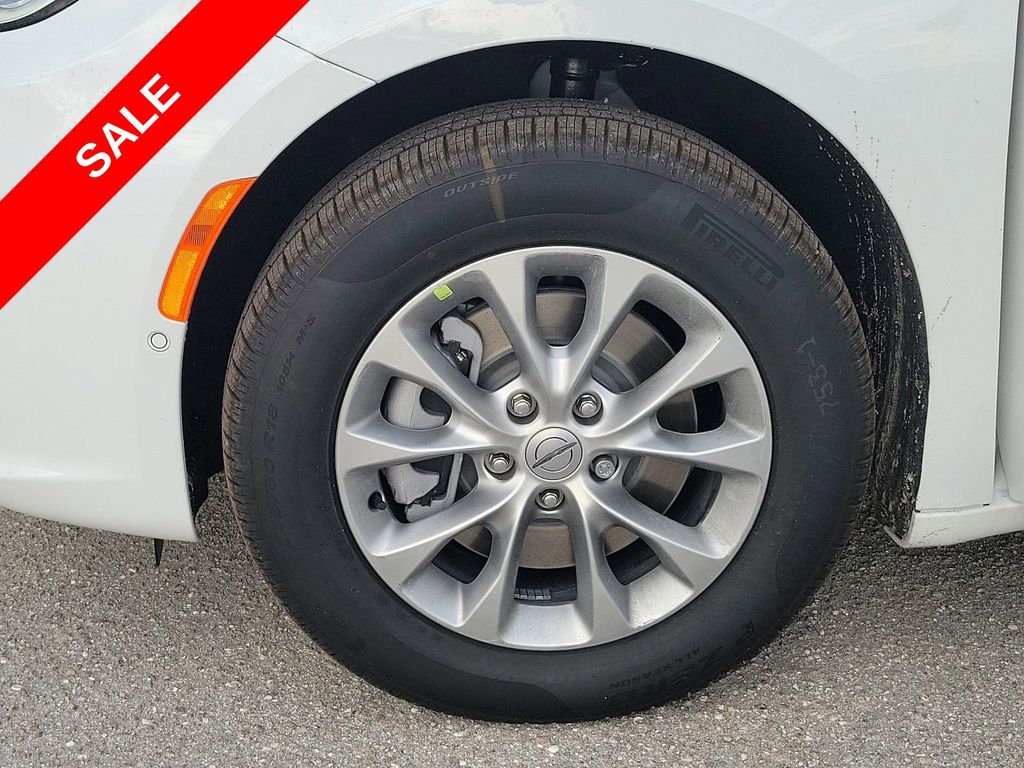 2025 Chrysler Pacifica photo 16