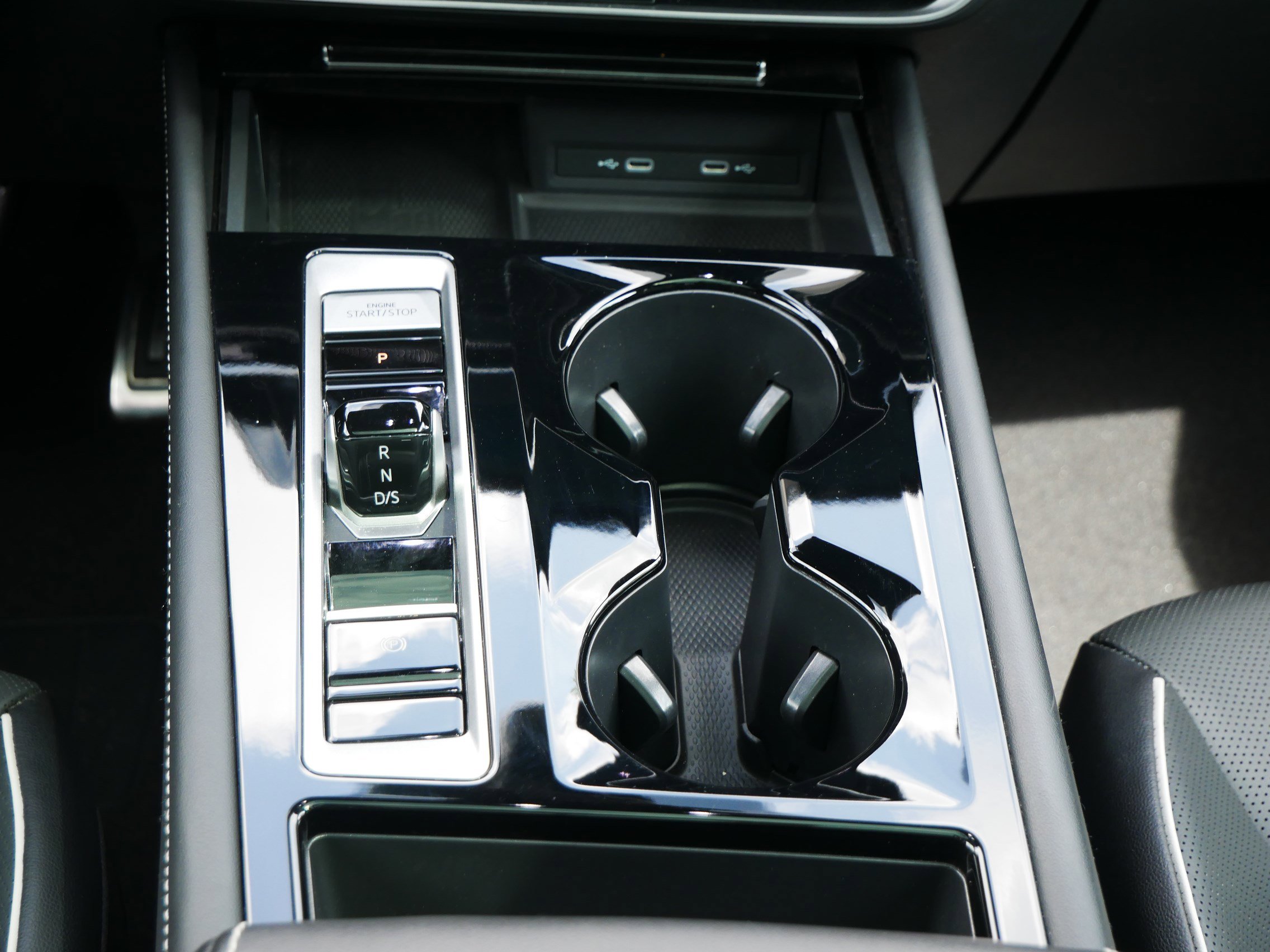 2024 Volkswagen Atlas Cross Sport SEL Premium R-Line photo 20