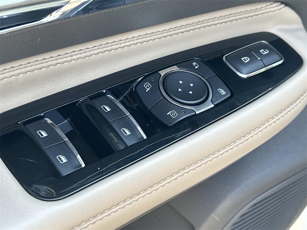 2022 Lincoln Corsair Standard photo 18