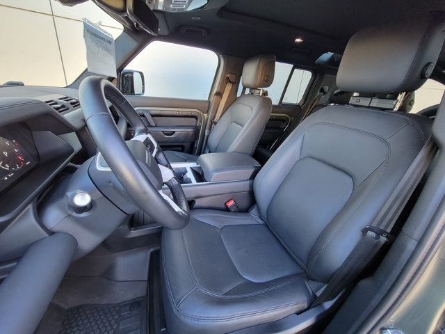 2025 Land Rover Defender 110 X-Dynamic SE photo 4