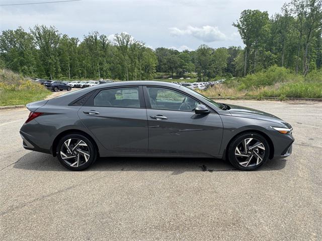 2025 Hyundai Elantra SEL Sport photo 6