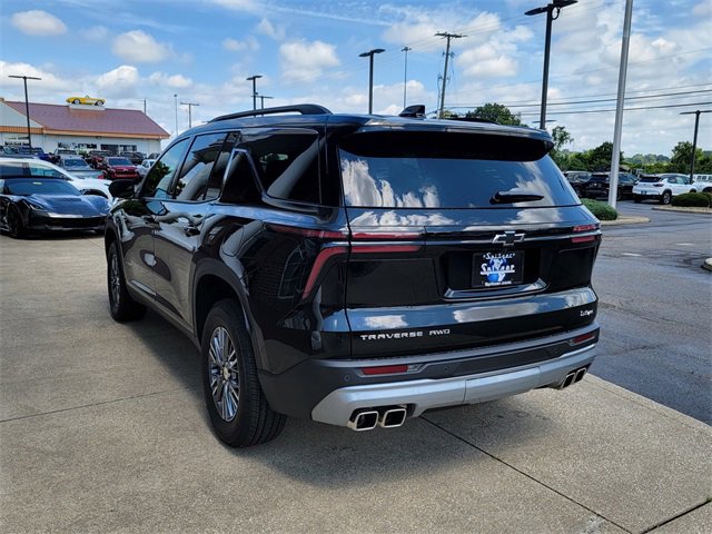 2025 Chevrolet Traverse photo 3