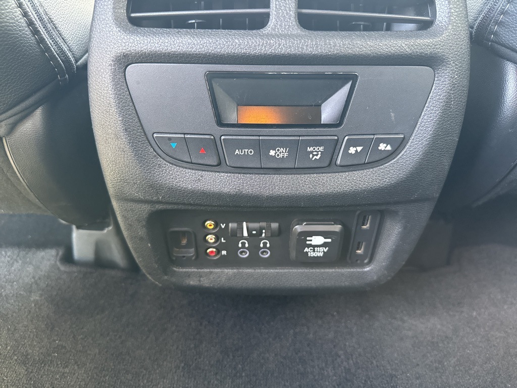 2016 Honda Pilot Touring photo 24