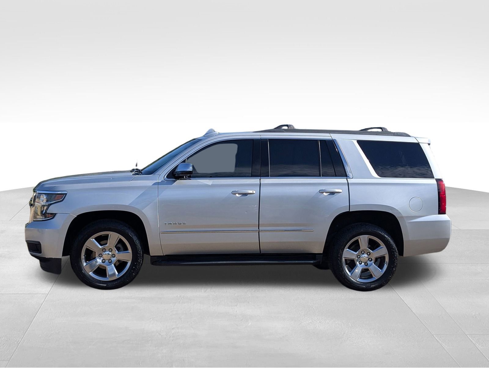 2018 Chevrolet Tahoe LS photo 2