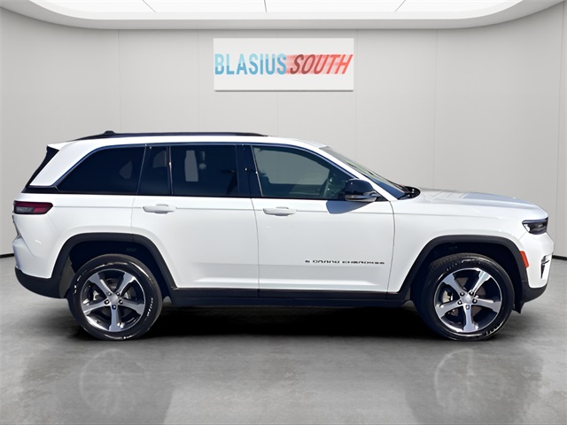 2023 Jeep Cherokee 4xe photo 2