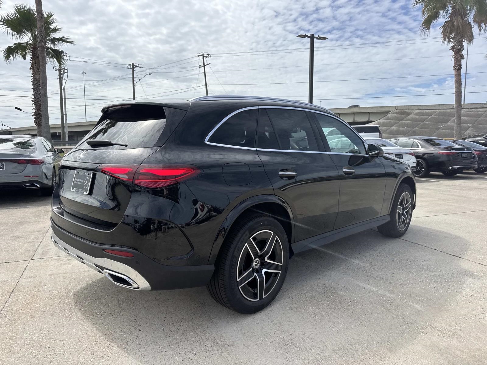 2026 Mercedes Benz GLC 300 photo 4