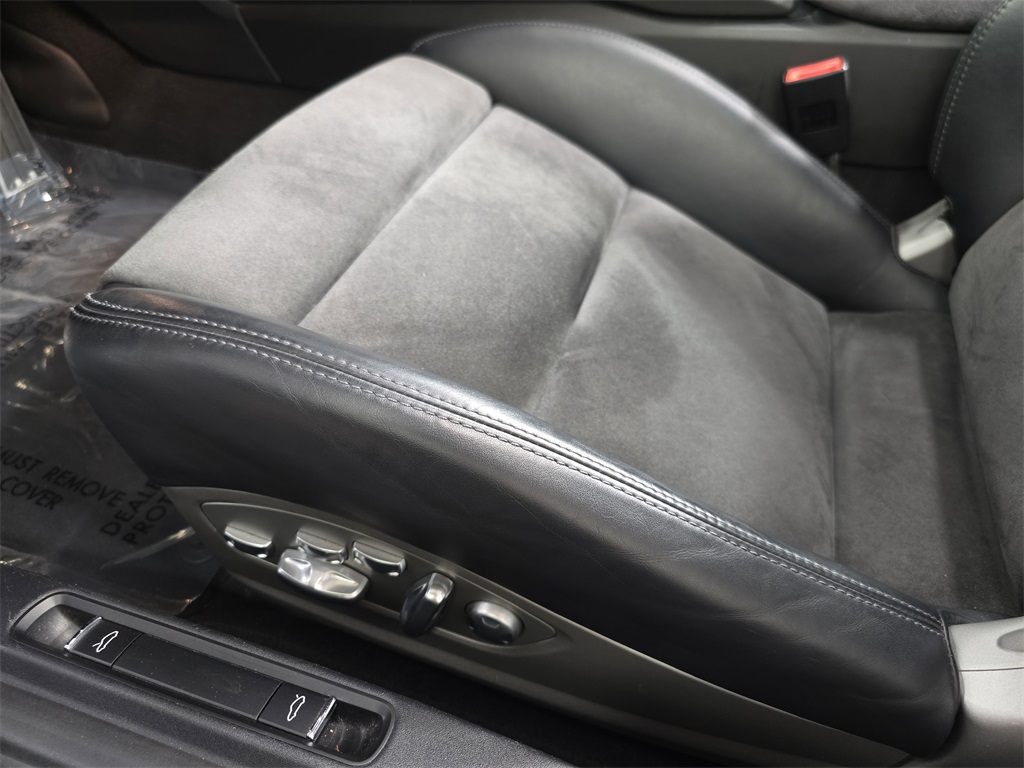 2015 Porsche 911 GTS photo 22