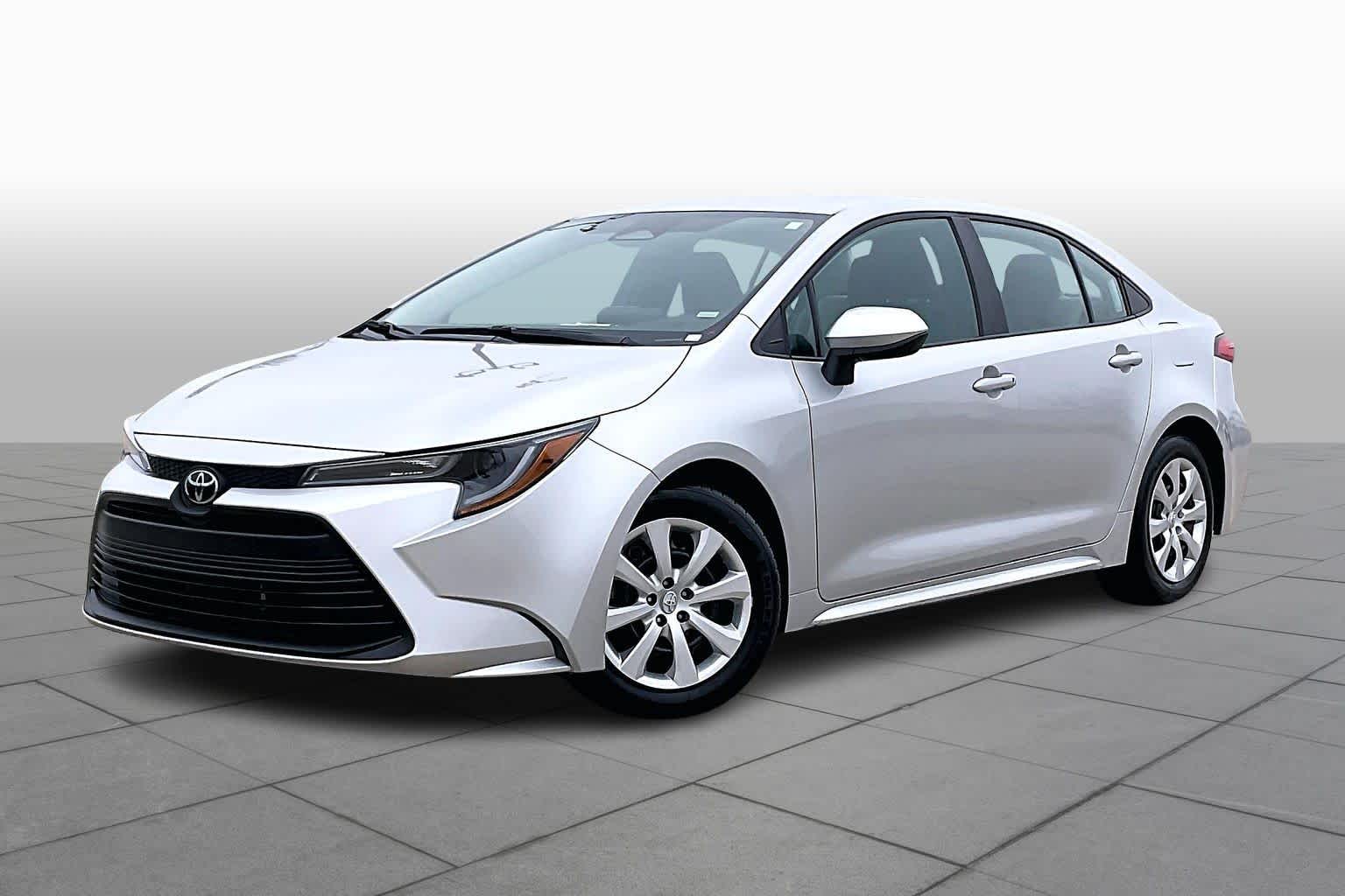 Used 2025 Toyota Corolla LE with VIN 5YFB4MDE1SP233775 for sale in Northfield, Minnesota