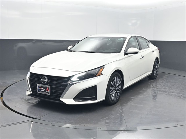 2023 Nissan Altima SV's photo