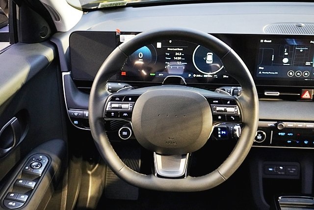 Used 2025 Black Hyundai SEL image 19