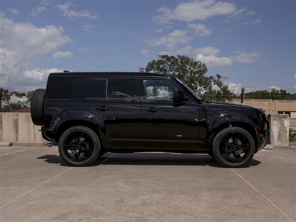2026 Land Rover Defender 110 V8 photo 8