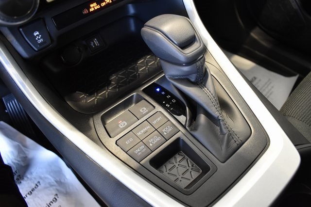 2025 Toyota RAV4 LE photo 20