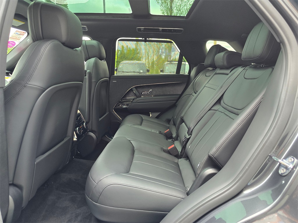 2025 Land Rover Range Rover Sport SE photo 23