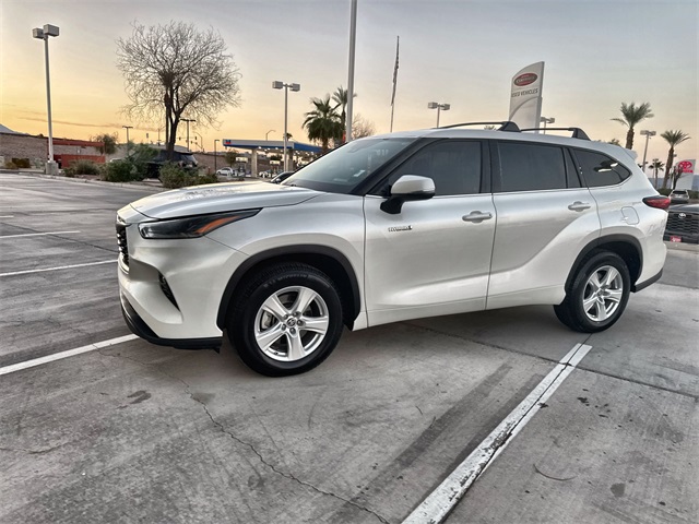 2021 Toyota Highlander Hybrid LE photo 8