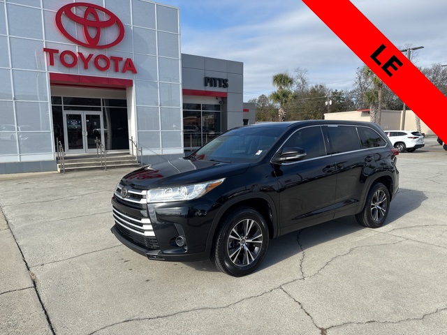 2019 Toyota Highlander LE's photo