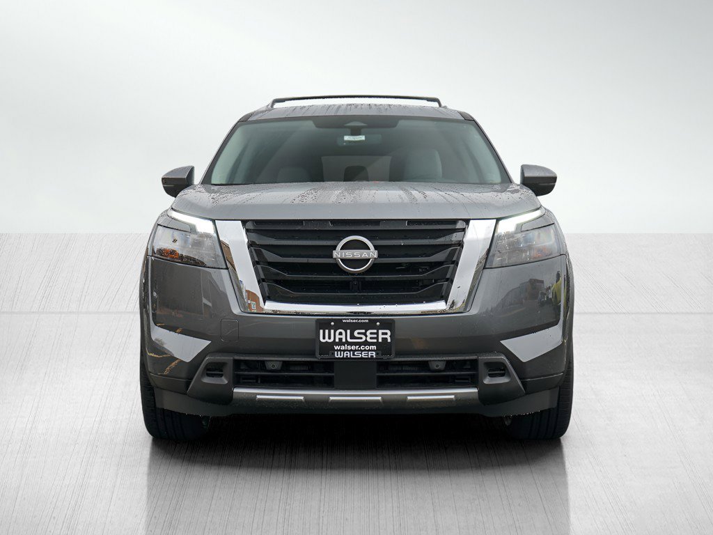 2025 Nissan Pathfinder SL photo 2