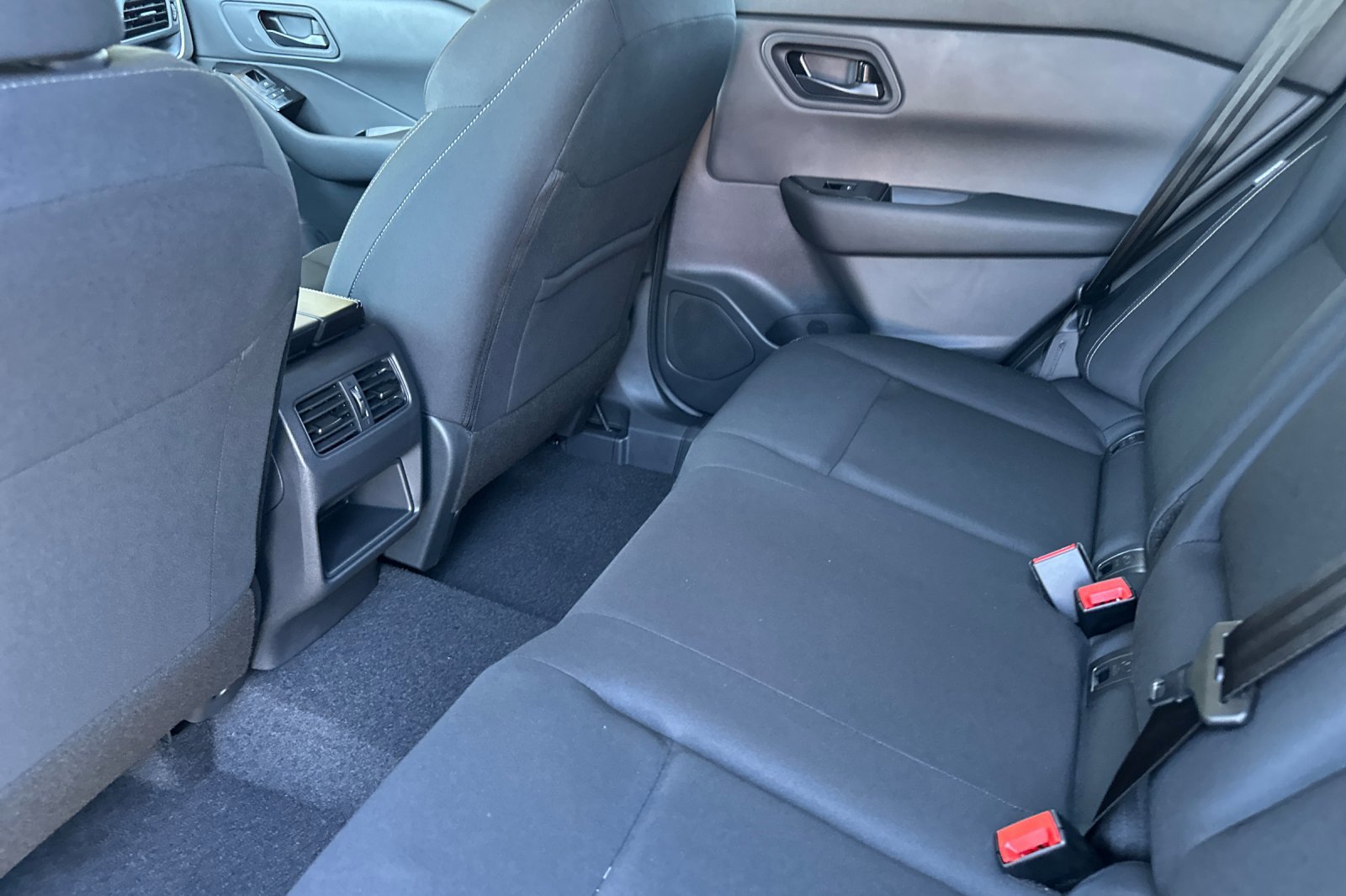 2026 Nissan Rogue S photo 8