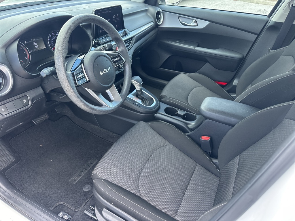 2023 Kia Forte LXS photo 2