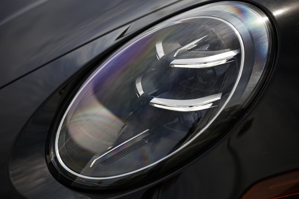 2025 Porsche 911 photo 18