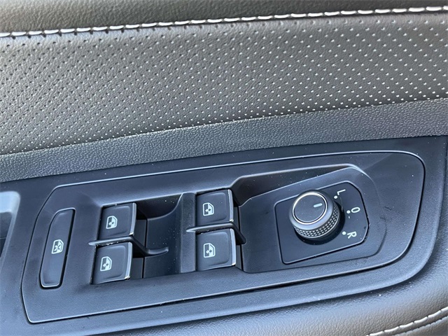 2026 Volkswagen Atlas SE Technology photo 25
