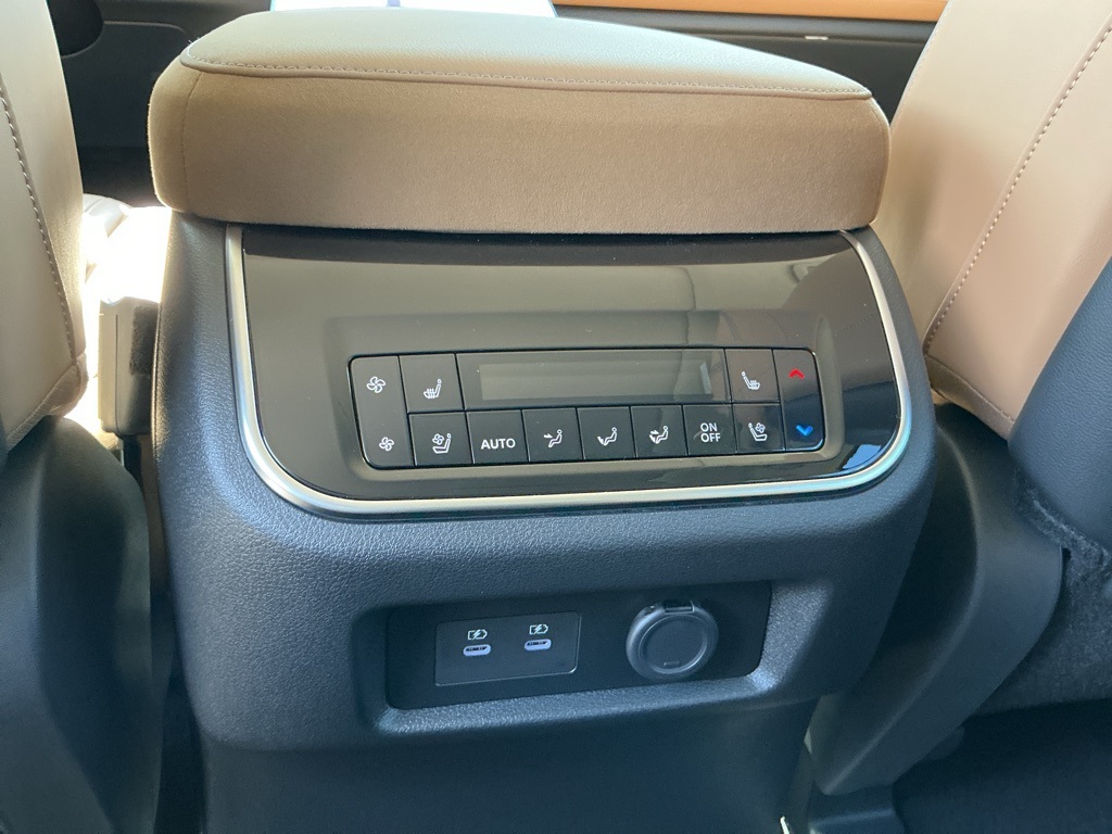2026 Infiniti QX80 Luxe photo 23
