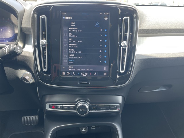 2024 Volvo XC40 Core photo 17