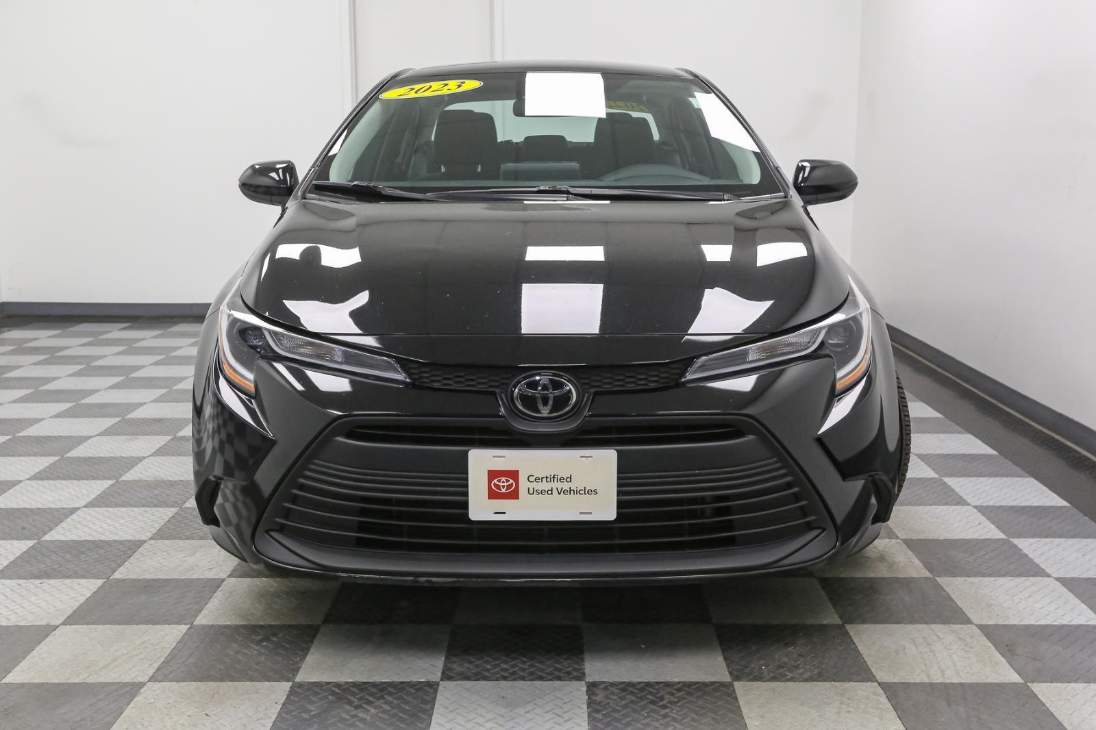 2023 Toyota Corolla LE photo 2