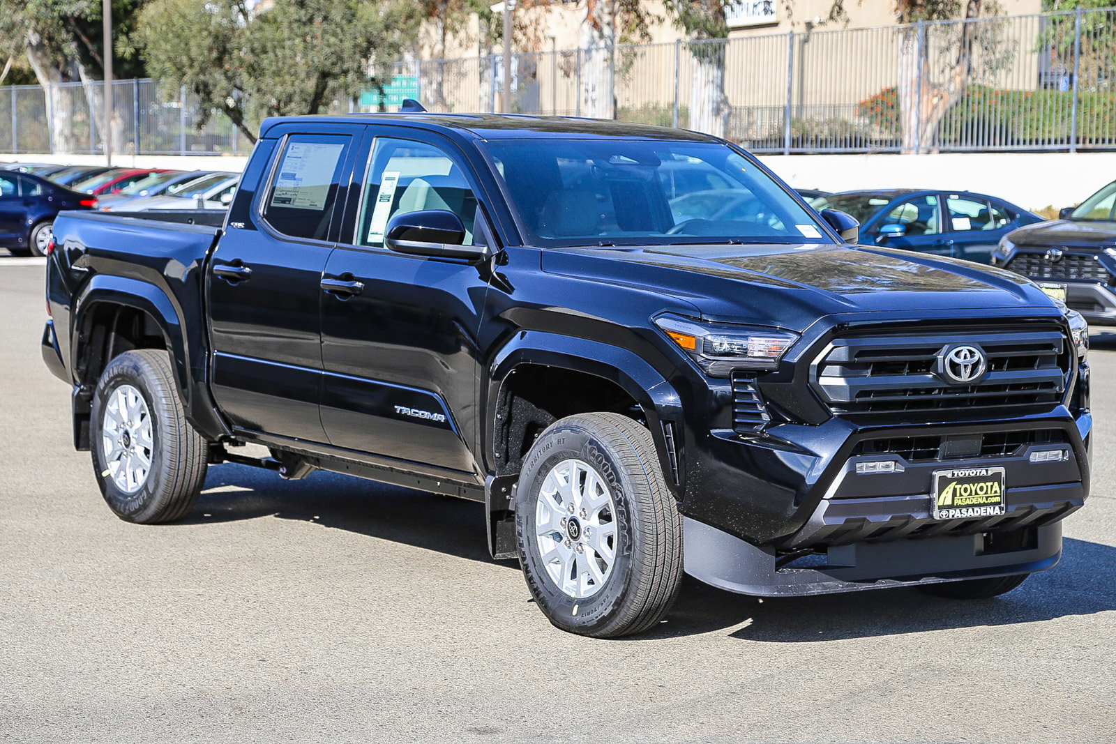 2025 Toyota Tacoma SR5 4x4 Double Cab photo 3