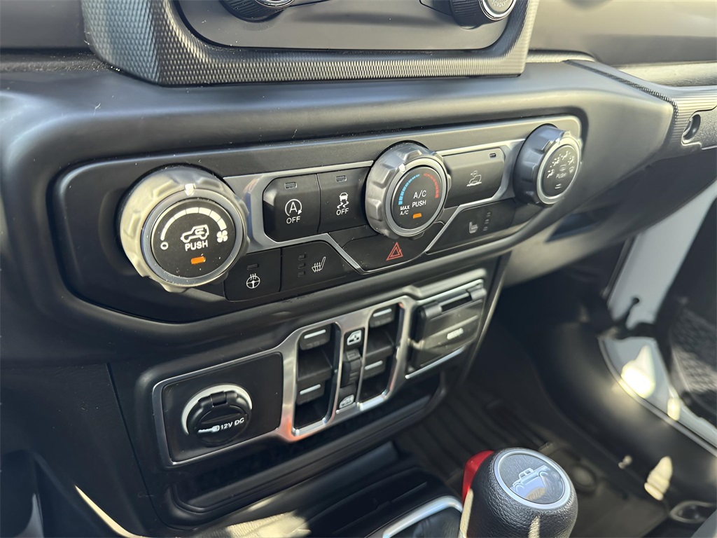 2021 Jeep Gladiator Willys photo 15
