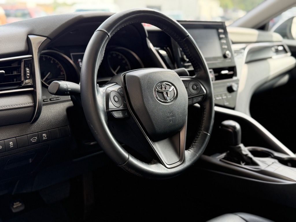 2022 Toyota Camry SE photo 16