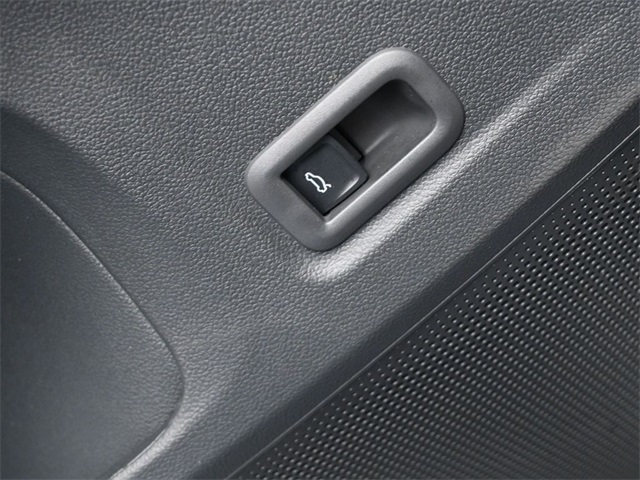2025 Volkswagen Tiguan SE photo 19